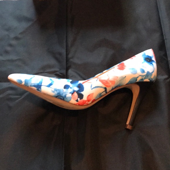 Heels - Picture 5 of 8